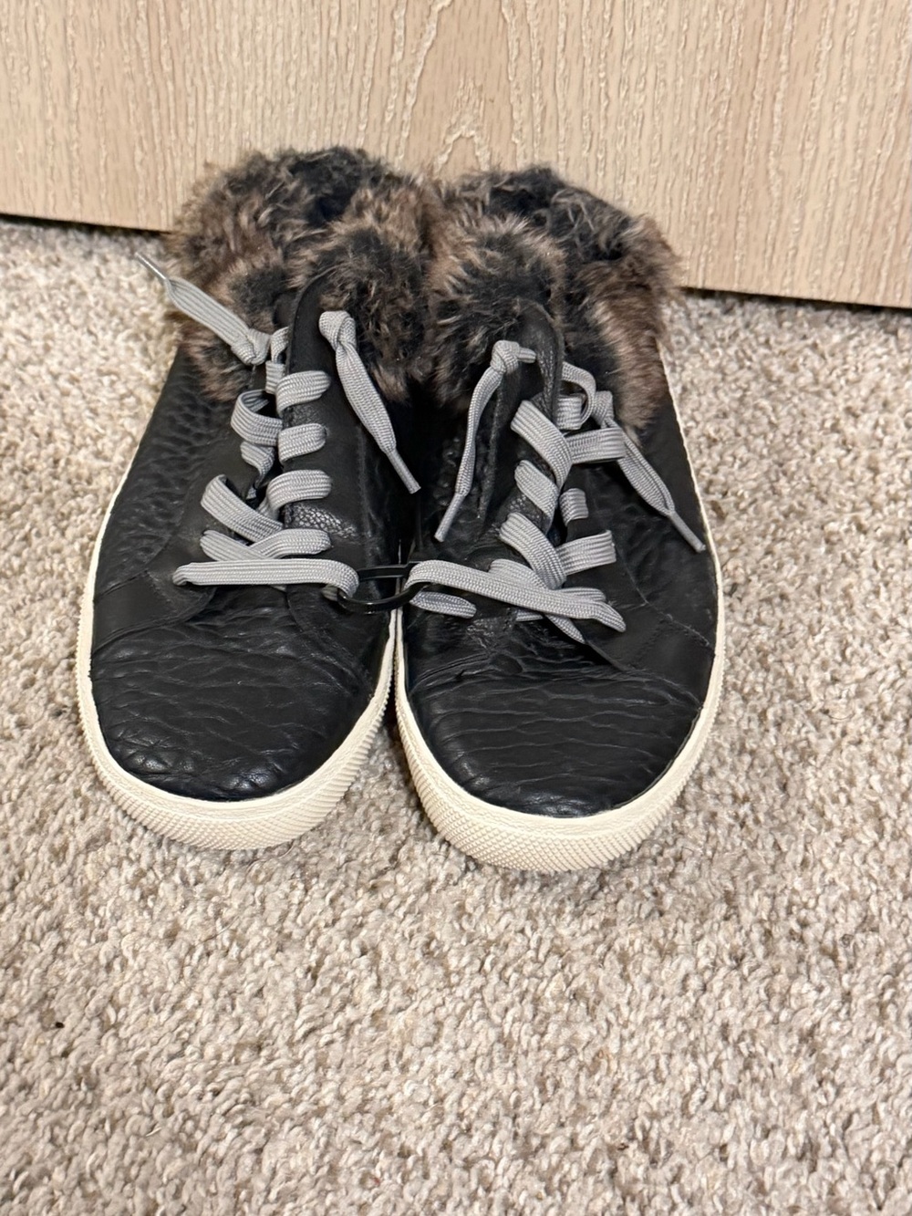 Vince Camuto Black Faux-Fur Trim Lace-Up Sneakers Mules